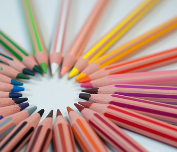 Ilustração de varios lapis coloridos
